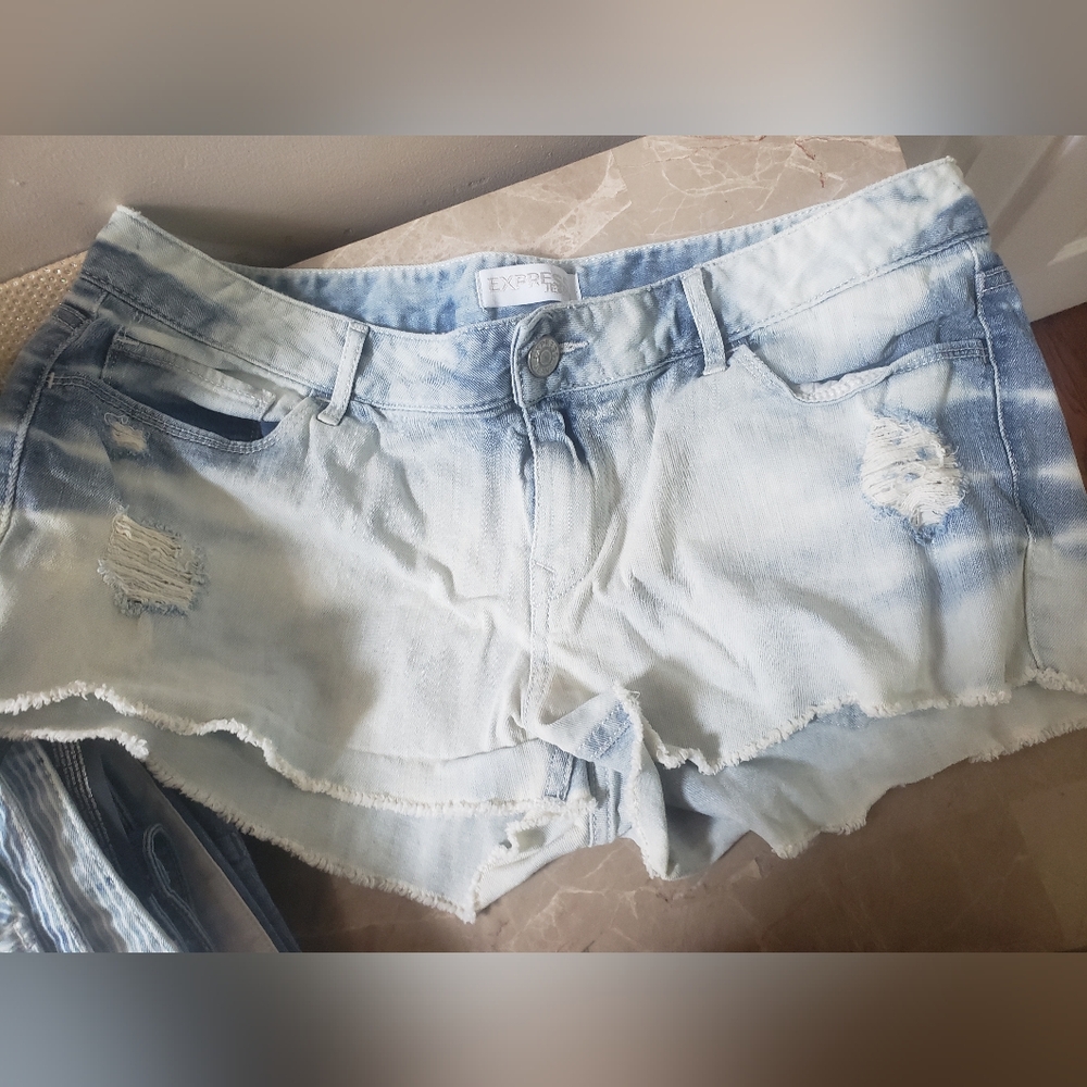 EXPRESS SHORTS